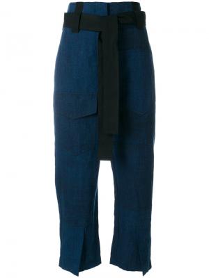 Укороченные брюки с поясом Odeeh. Цвет: синий