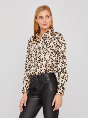 Рубашка оверсайз силуэта из атласной ткани с леопардовым принтом zolla. Цвет: бежевый