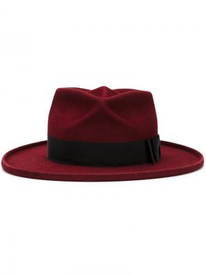 Фетровая шляпа Aquarius Gladys Tamez Millinery. Цвет: красный