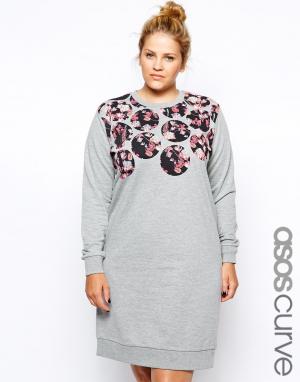Платье-свитшот с цветочным принтом в кружках ASOS CURVE. Цвет: серый