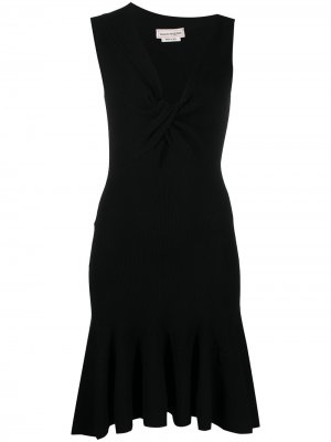 Приталенное платье асимметричного кроя Alexander McQueen. Цвет: черный