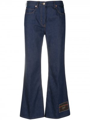 Расклешенные джинсы с нашивкой-логотипом Gucci. Цвет: синий