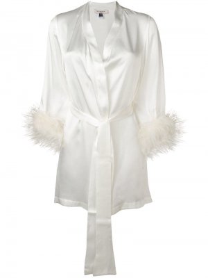 Атласный халат Mia Gilda & Pearl. Цвет: белый