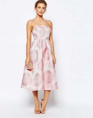 Платье миди для выпускного с лифом-бандо и цветочным жаккардовым узоро True Decadence. Цвет: розовый