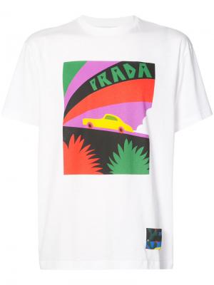 Рубашка с принтом машиной и логотипом Prada. Цвет: белый