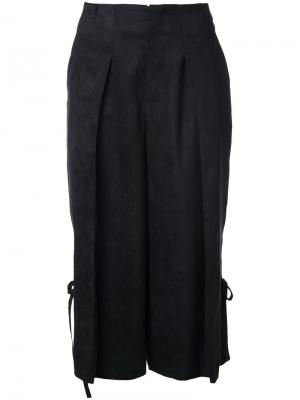 Укороченные плиссированные брюки Taro Horiuchi. Цвет: чёрный