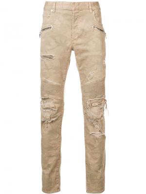 Рваные байкерские джинсы с камуфляжным рисунком Balmain