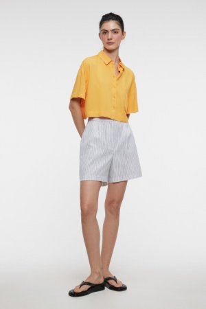 Блузка-рубашка вискозная с карманом и короткими рукавами befree. Цвет: оранжевый
