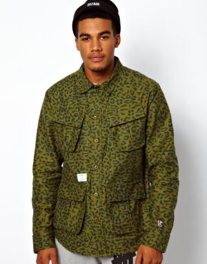 Полевая куртка с армейским принтом Undefeated. Цвет: зеленый
