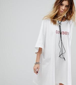 Платье-футболка со стразами в винтажном стиле Milk It. Цвет: белый