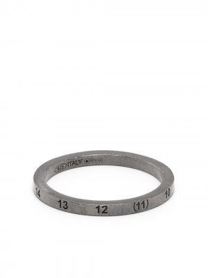 Серебряное кольцо с гравировкой Maison Margiela. Цвет: серебристый