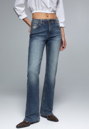 Расклешенные джинсы Low-Rise PULL&BEAR, цвет stone blue denim Pull&Bear