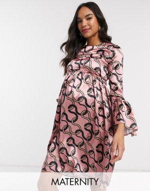 Розовое короткое приталенное платье с принтом и рукавами клеш Maternity-Многоцветный Queen Bee