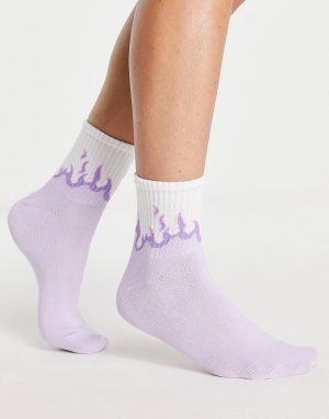 Сиреневые спортивные носки с принтом пламени -Фиолетовый цвет Monki