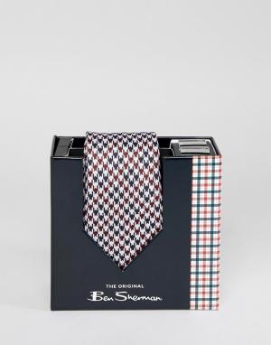 Шелковый галстук с принтом и запонки Ben Sherman. Цвет: красный