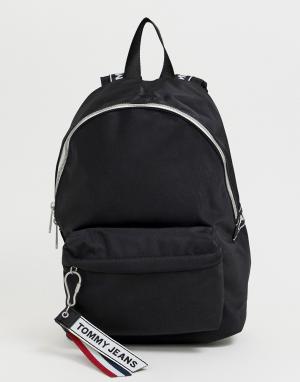 Черный рюкзак с подвеской-логотипом Tommy Jeans. Цвет: черный