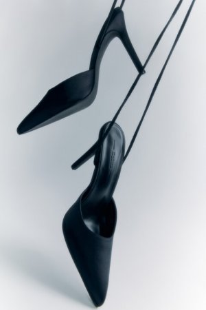 Туфли-лодочки атласные высокие с шнуровкой на щиколотке befree. Цвет: черный