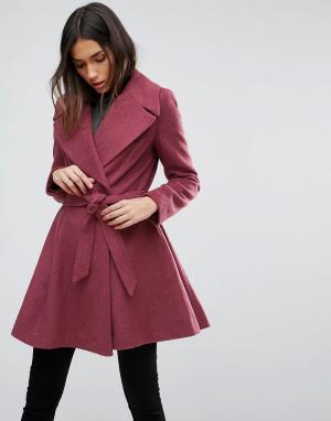 Приталенное пальто с большим воротником и поясом ASOS. Цвет: розовый