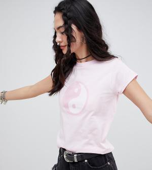 Приталенная футболка с принтом инь-ян Rokoko. Цвет: розовый