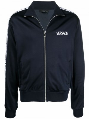 Спортивная куртка с вышитым логотипом и узором La Greca Versace. Цвет: синий