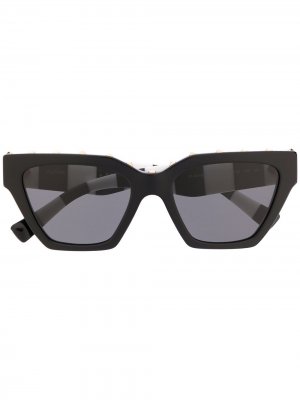 Солнцезащитные очки в оправе кошачий глаз Valentino Eyewear. Цвет: черный