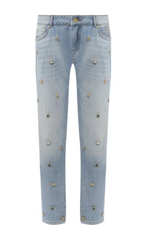 Укороченные джинсы с декоративной отделкой Escada Sport. Цвет: светло-голубой