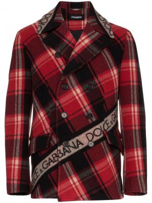 Двубортный бушлат в клетку тартан с логотипом Dolce & Gabbana. Цвет: красный