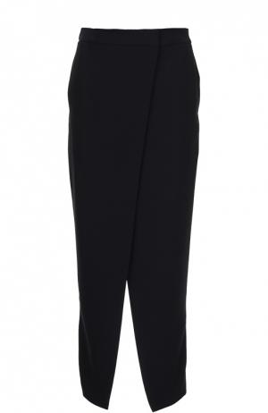 Зауженные брюки асимметричного кроя DKNY. Цвет: черный