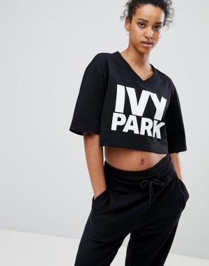 Черная укороченная oversize-футболка с логотипом Ivy Park. Цвет: черный