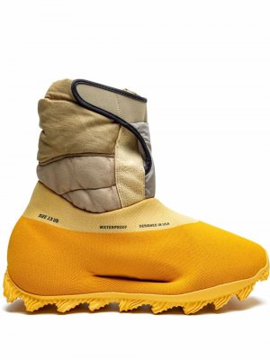 Ботинки YEEZY Knit RNR Sulfur adidas. Цвет: желтый
