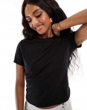 Черная укороченная футболка x Chloe Monchamp NA-KD. Цвет: черный