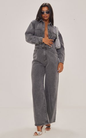 Серый джинсовый комбинезон с накладными плечами и карманами-карго PrettyLittleThing