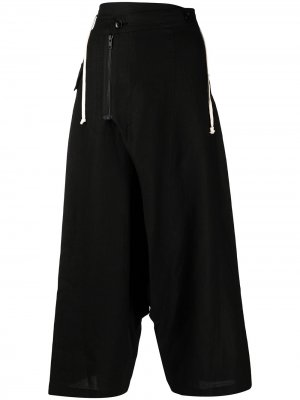 Укороченные брюки асимметричного кроя Yohji Yamamoto. Цвет: черный