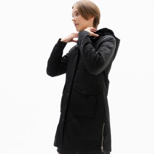 Верхняя одежда Женская утеплённая куртка-парка Lacoste. Цвет: чёрный
