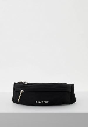 Сумка поясная Calvin Klein FRAGMENTED SLING. Цвет: черный