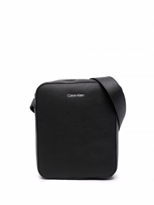 Маленькая сумка на плечо Reporter Calvin Klein. Цвет: черный