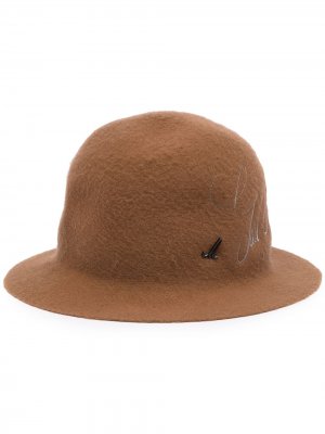 Шляпа с вышитым логотипом Junya Watanabe MAN. Цвет: коричневый