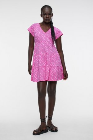 Платье мини хлопковое приталенное с ярусной юбкой befree. Цвет: розовый