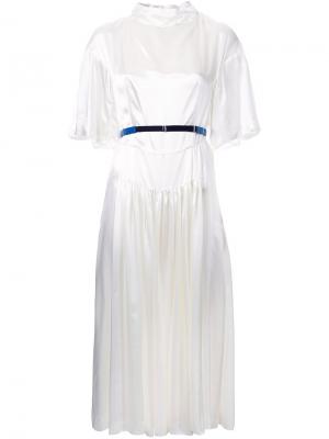 Плиссированное платье с широкими рукавами Toga. Цвет: белый