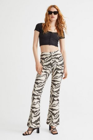 Расклешенные брюки , светло-бежевый/зебра H&M