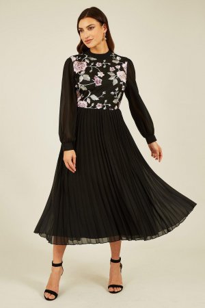 Черное платье-миди с длинными рукавами и вышивкой со складками , черный Yumi