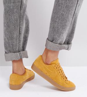 Золотистые замшевые кроссовки с резиновой подошвой Blazer Nike. Цвет: золотой
