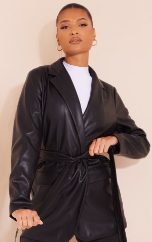 Черный пиджак из искусственной кожи с поясом и запахом PrettyLittleThing