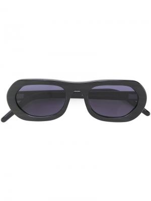 Овальные солнцезащитные очки Delirious. Цвет: черный