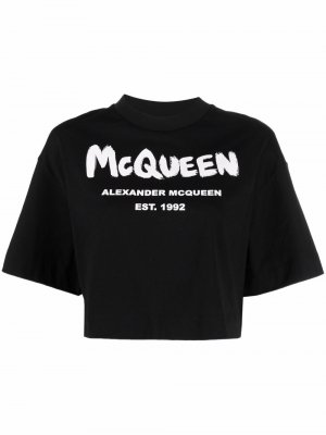 Укороченная футболка с логотипом Alexander McQueen. Цвет: черный