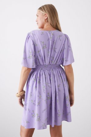 Сиреневое мини-платье Curve с цветочным принтом и запахом на талии , фиолетовый Dorothy Perkins