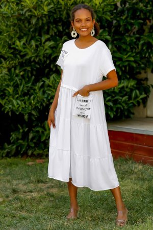 Женское белое итальянское хлопковое свободное платье с круглым вырезом и коротким рукавом одним карманом , белый Chiccy