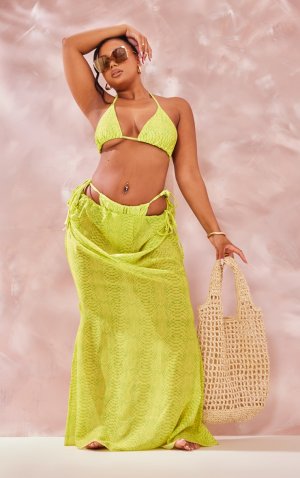Шифоновая пляжная юбка Plus со змеиным принтом и сборками по бокам PrettyLittleThing