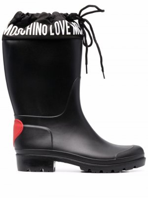 Резиновые сапоги с логотипом Love Moschino. Цвет: черный