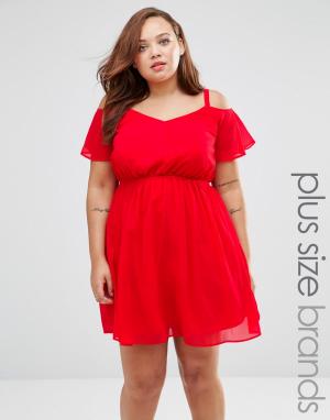 Короткое приталенное платье с открытыми плечами Plus Praslin. Цвет: красный